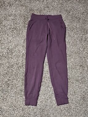 Lululemon Ready To Rulu Pant. 29" Cassis, Pre Owned. Sz 4